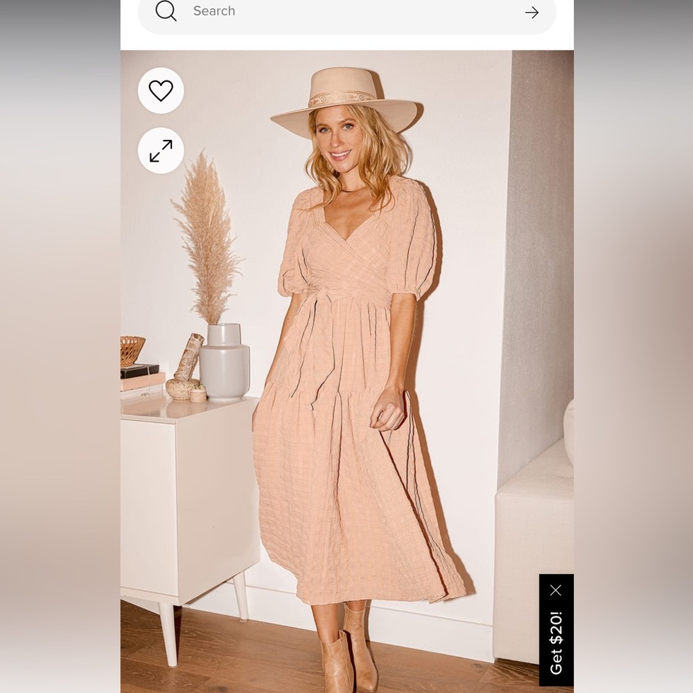 Lulus midi dress worn once! Peach colored size XS